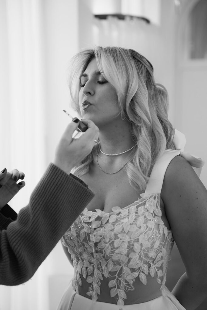 Getting Ready bei einer Traumhochzeit in Wien mit Stylistin